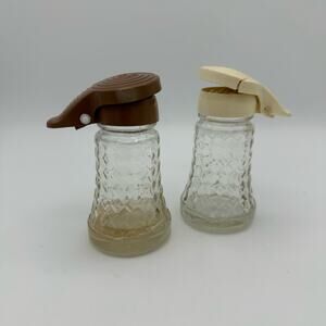 Vtg Salt & Pepper Shakers Clear Glass Retro Collectible Farmhouse Cracked lid